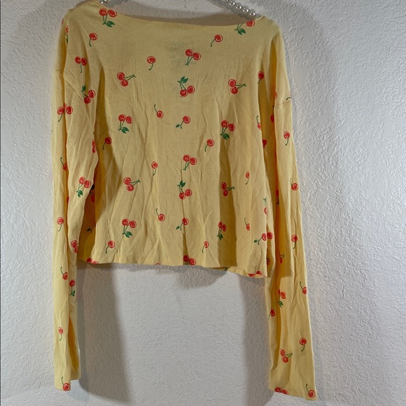 HELLO KITTY by SANRIO Cherry’s Button Front Top Long Sleeves Size XL - Picture 4 of 7